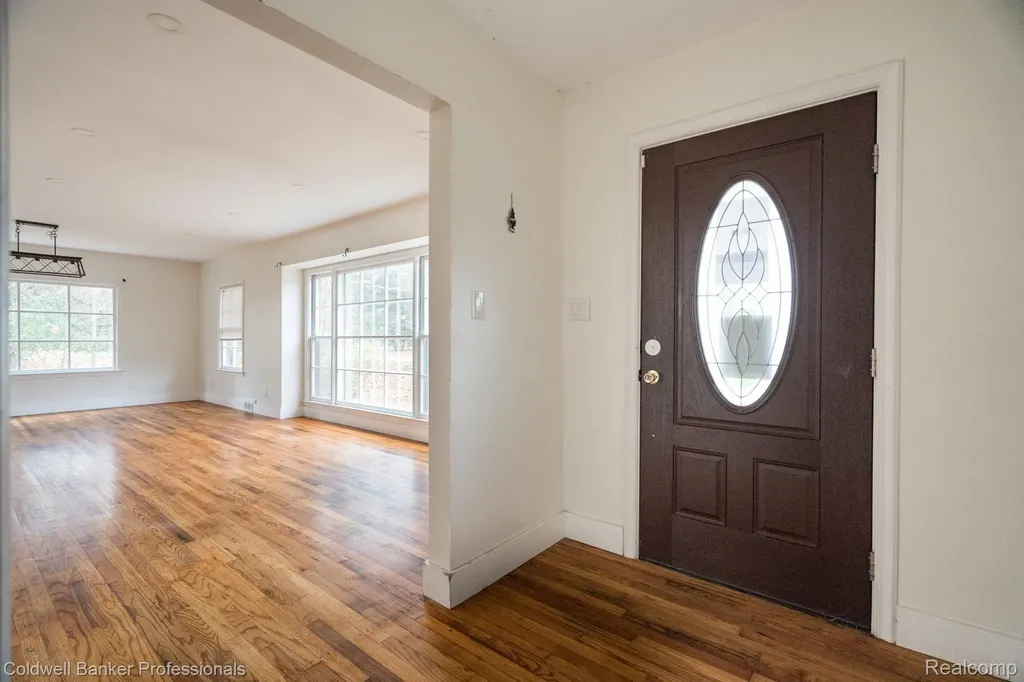 22806 Carleton Avenue Southfield City MI 48033