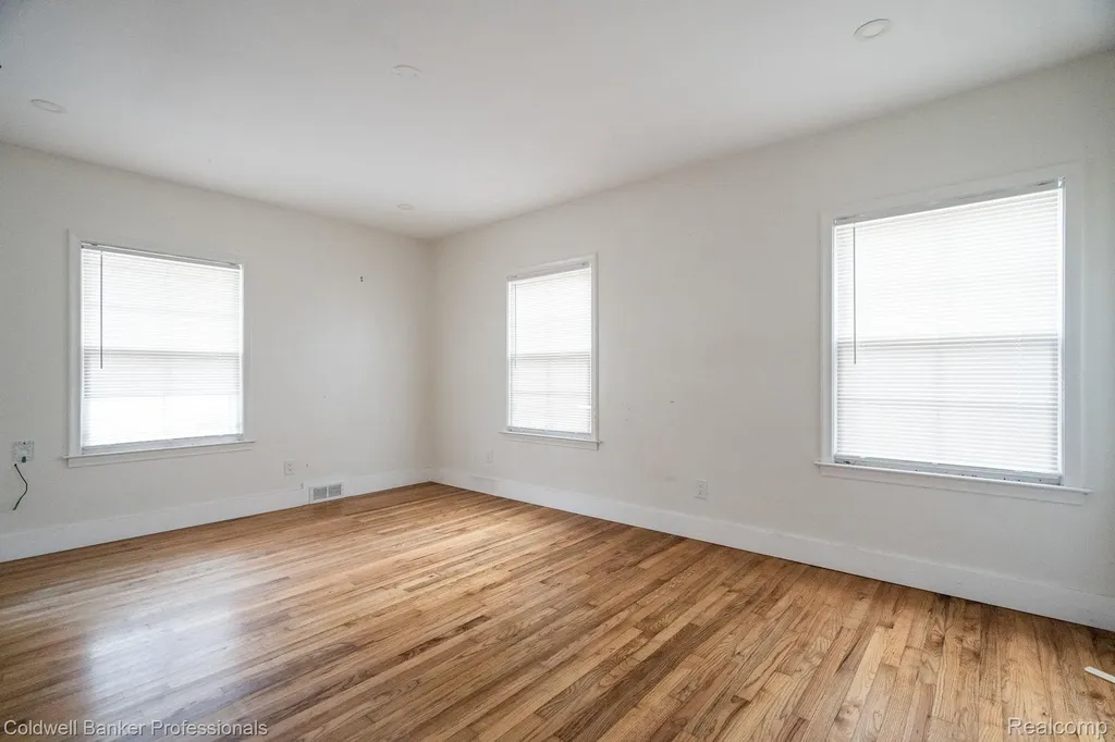 22806 Carleton Avenue Southfield City MI 48033