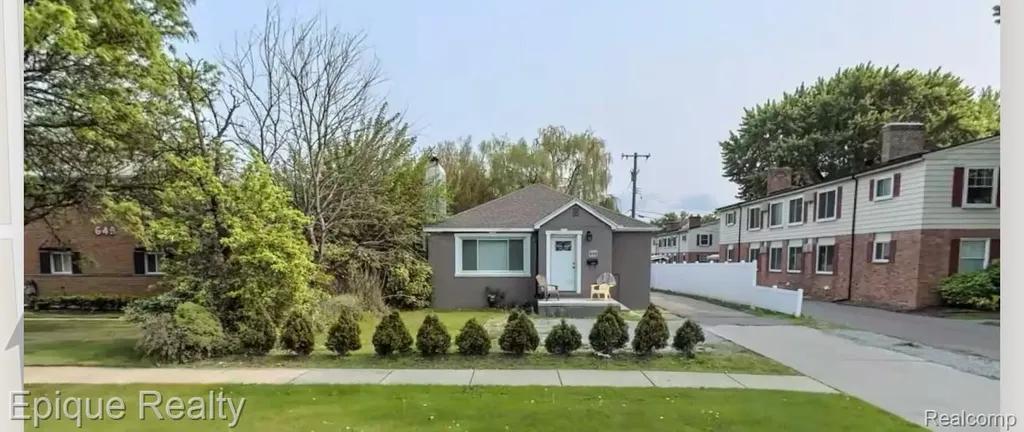 659 W Maple Road Clawson City MI 48017