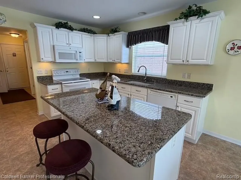 8261 Prestwick Lane Washington Township MI 48095