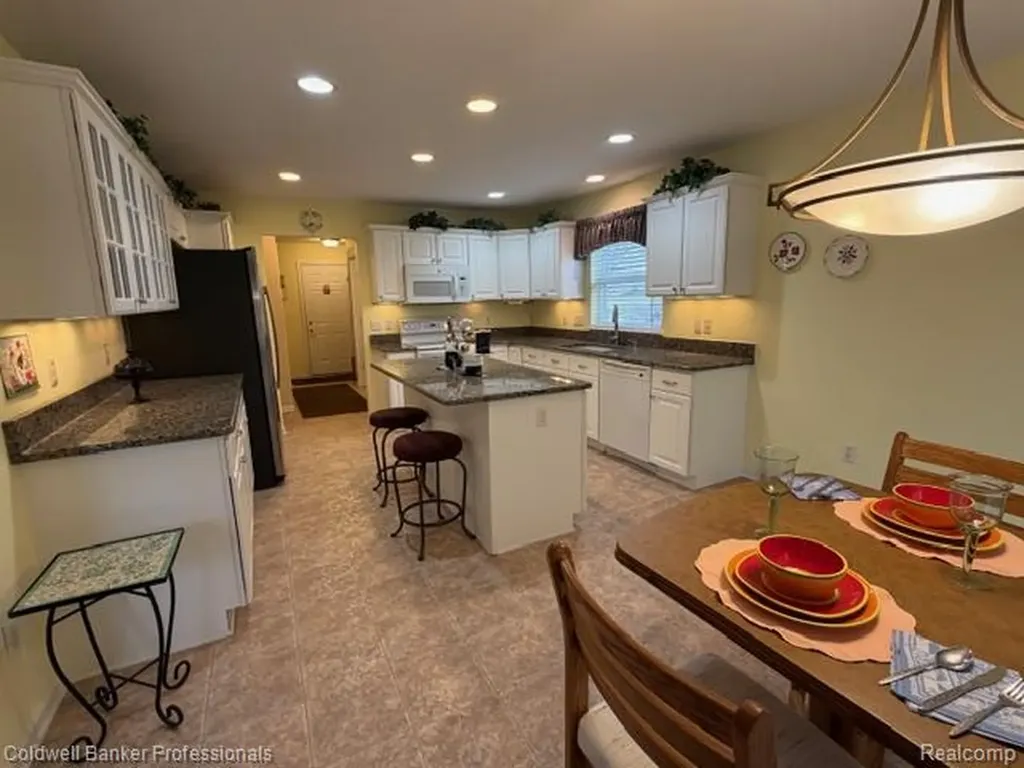 8261 Prestwick Lane Washington Township MI 48095