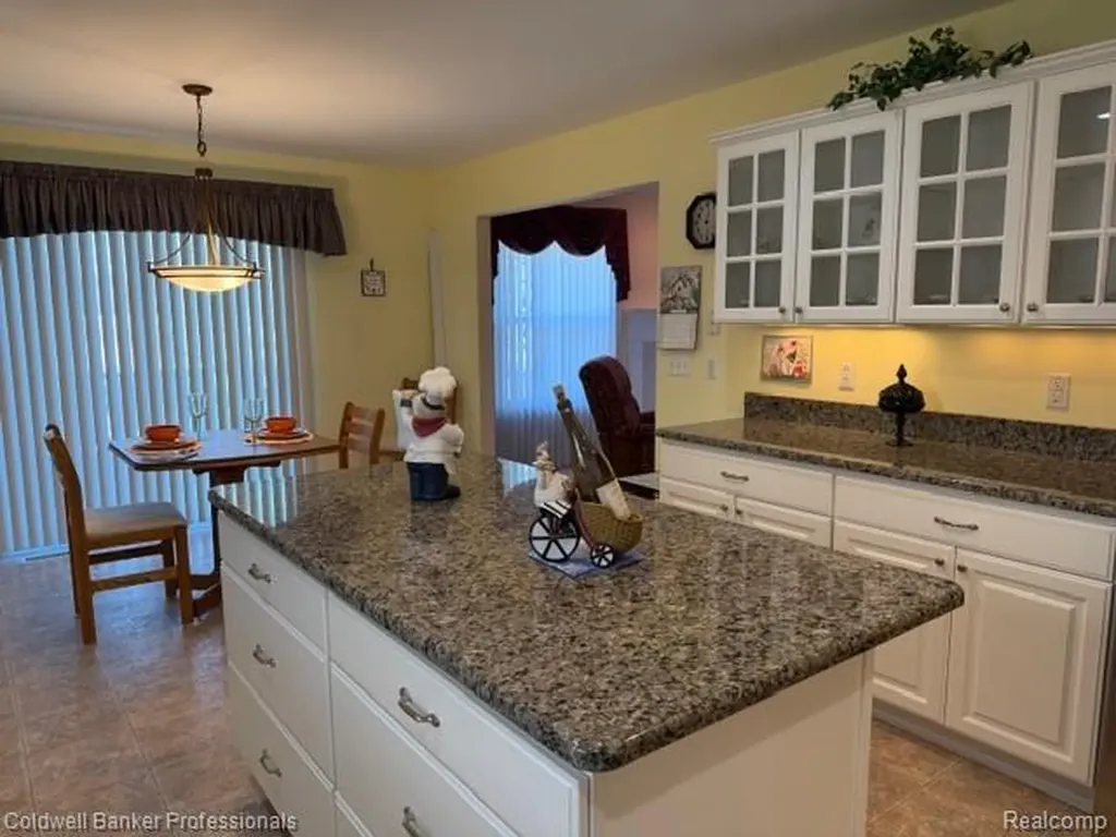 8261 Prestwick Lane Washington Township MI 48095