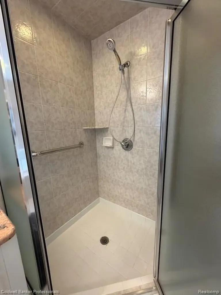 8261 Prestwick Lane Washington Township MI 48095