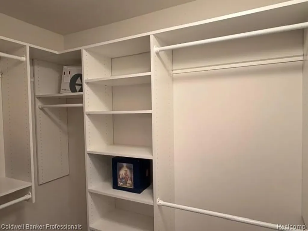 8261 Prestwick Lane Washington Township MI 48095