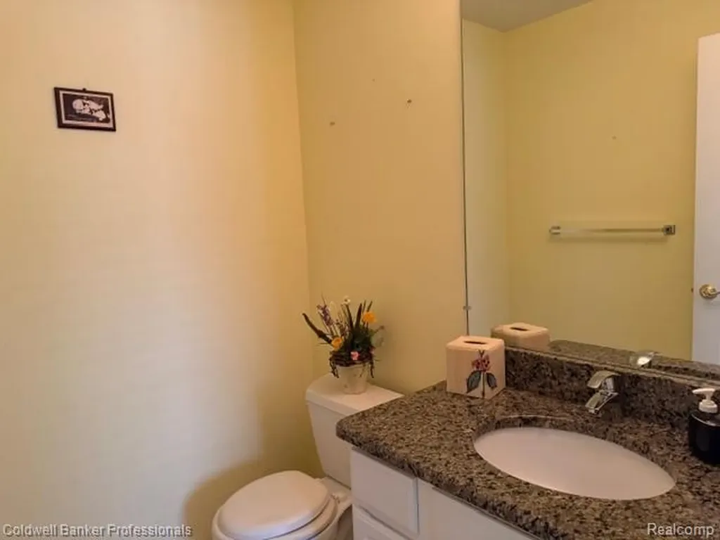 8261 Prestwick Lane Washington Township MI 48095