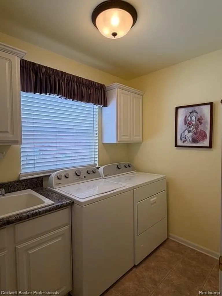 8261 Prestwick Lane Washington Township MI 48095