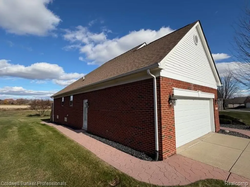 8261 Prestwick Lane Washington Township MI 48095