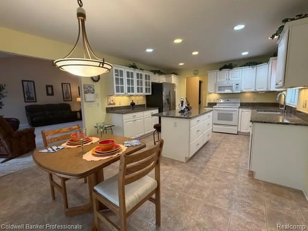 8261 Prestwick Lane Washington Township MI 48095