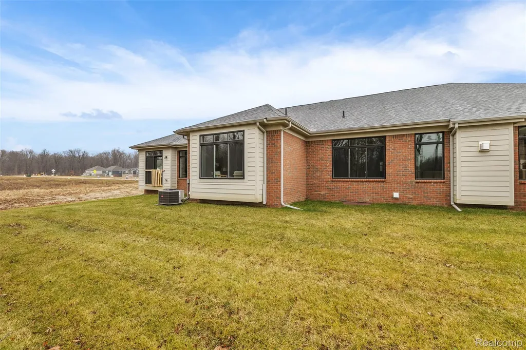 55589 Oak Pointe Shelby Charter Township MI 48315