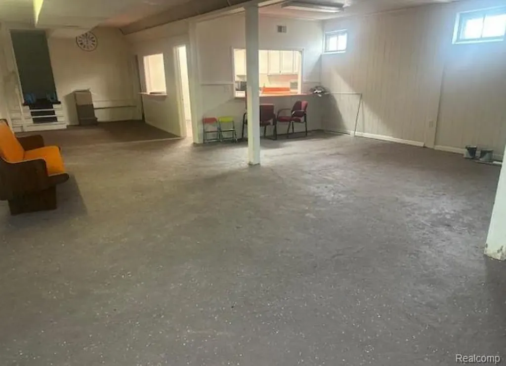 1386 E Hemphill Road Burton City MI 48529