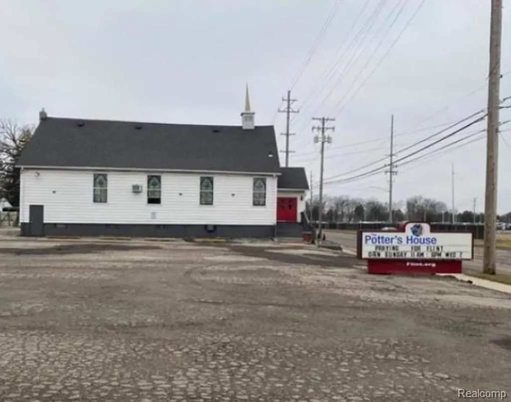 1386 E Hemphill Road Burton City MI 48529