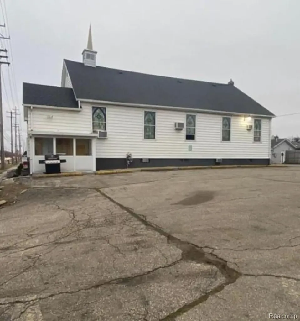 1386 E Hemphill Road Burton City MI 48529