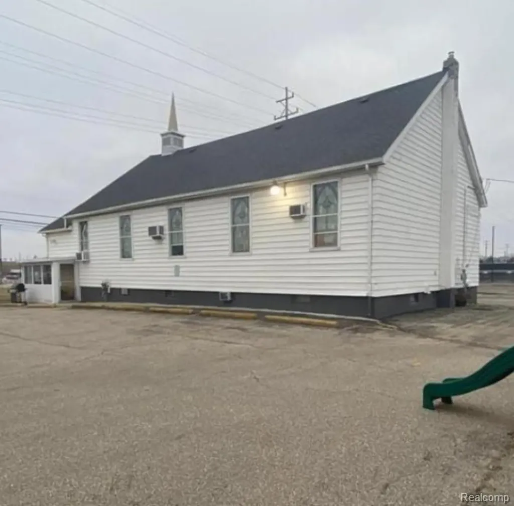 1386 E Hemphill Road Burton City MI 48529