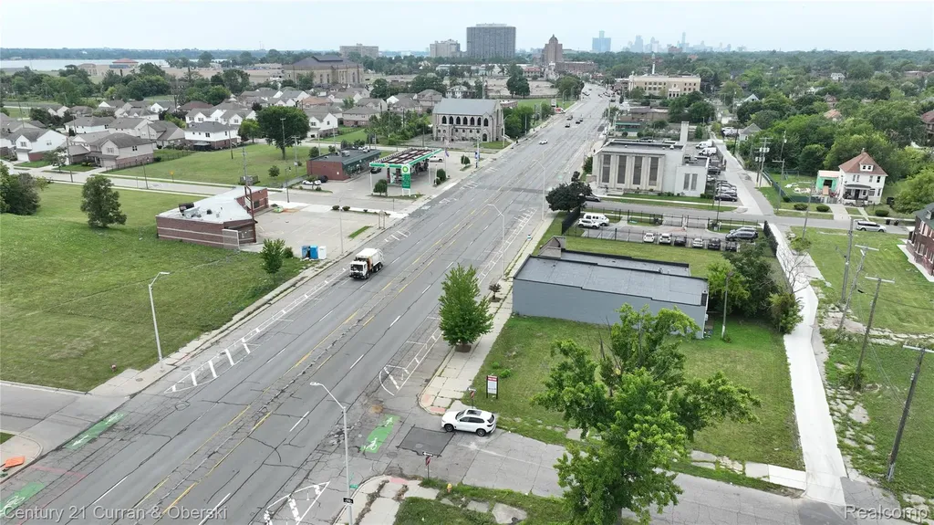 10921 E Jefferson Avenue Detroit City MI 48214