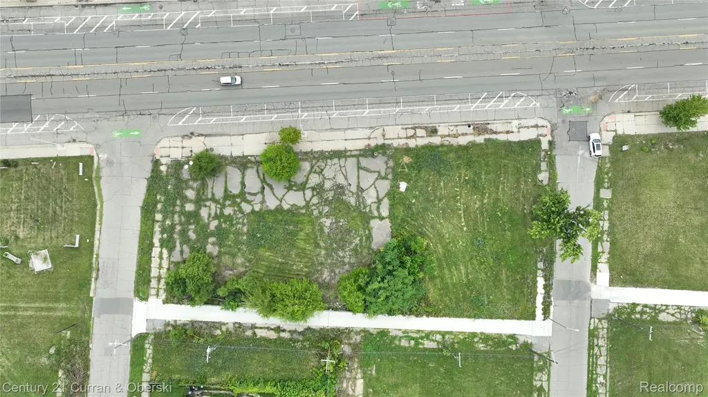 10921 E Jefferson Avenue Detroit City MI 48214