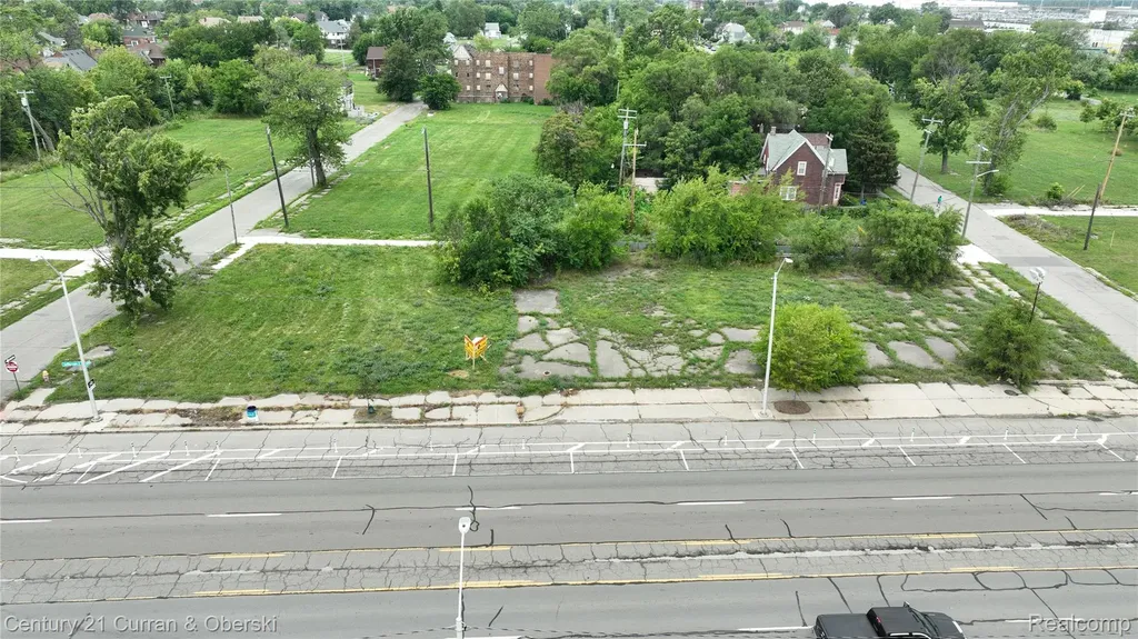 10921 E Jefferson Avenue Detroit City MI 48214