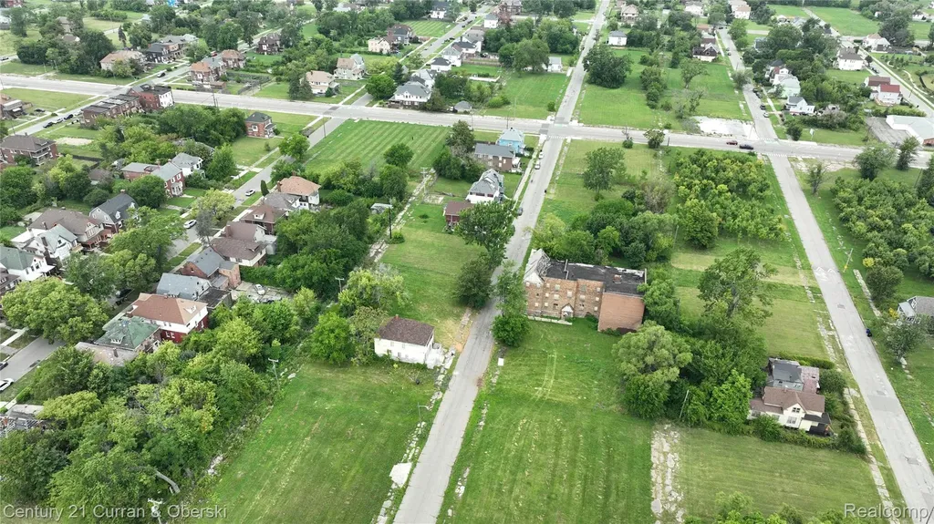 10921 E Jefferson Avenue Detroit City MI 48214