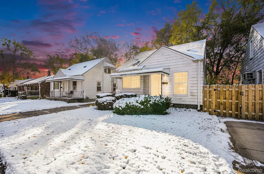19418 Kingsville Street Harper Woods City MI 48225