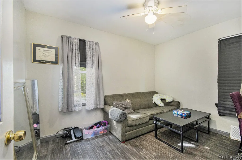 19418 Kingsville Street Harper Woods City MI 48225