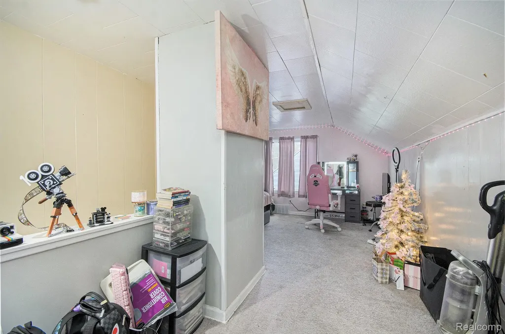 19418 Kingsville Street Harper Woods City MI 48225