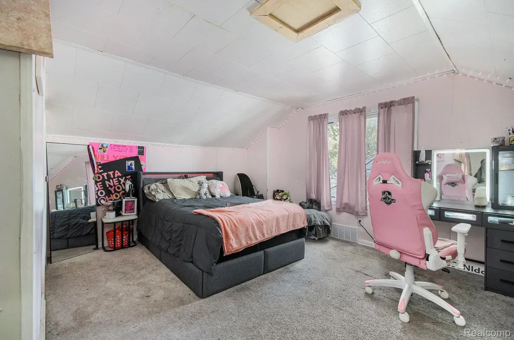 19418 Kingsville Street Harper Woods City MI 48225