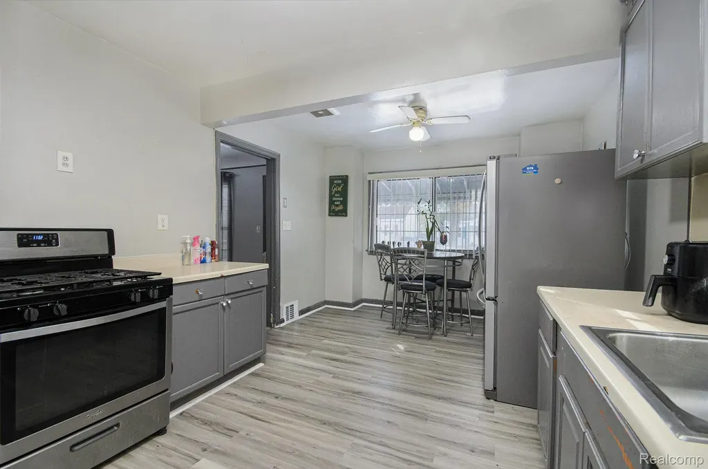 19418 Kingsville Street Harper Woods City MI 48225