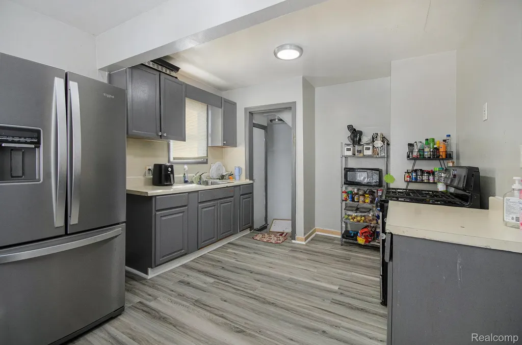 19418 Kingsville Street Harper Woods City MI 48225