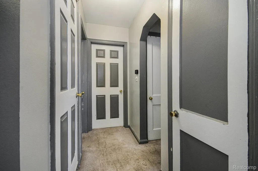 19418 Kingsville Street Harper Woods City MI 48225