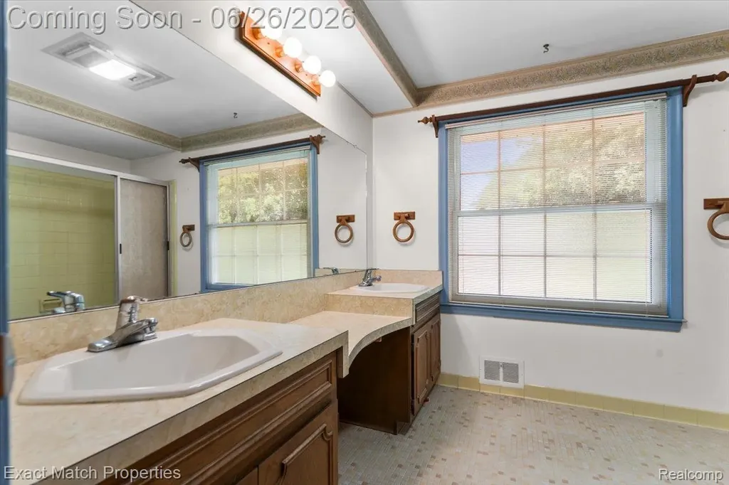 6737 Alderley Way West Bloomfield Charter Township MI 48322