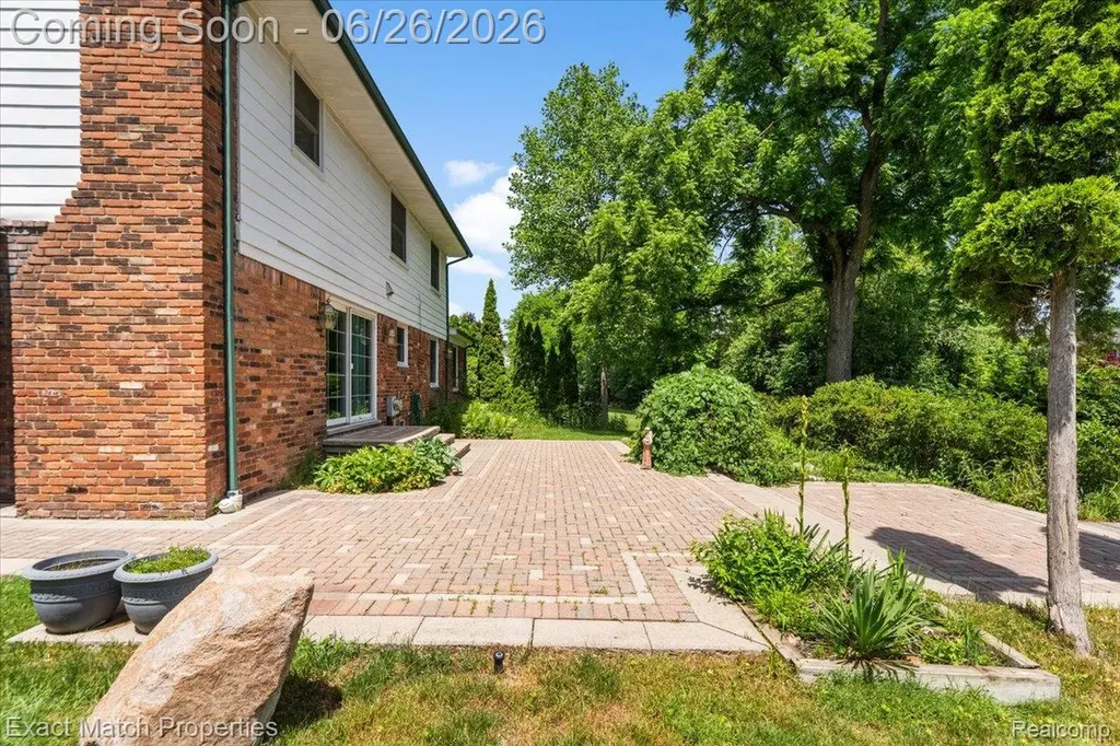 6737 Alderley Way West Bloomfield Charter Township MI 48322