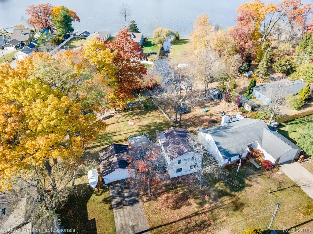 1290 Bablon Drive White Lake Charter Township MI 48386