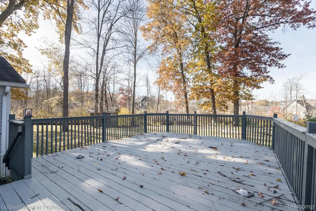 1290 Bablon Drive White Lake Charter Township MI 48386