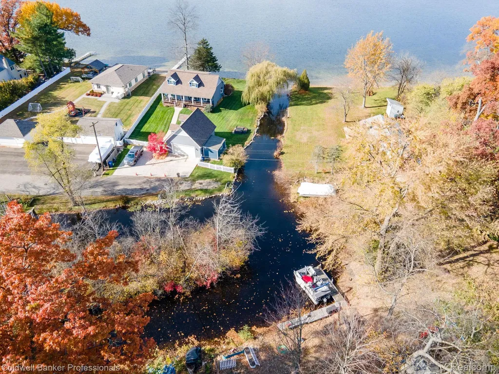 1290 Bablon Drive White Lake Charter Township MI 48386