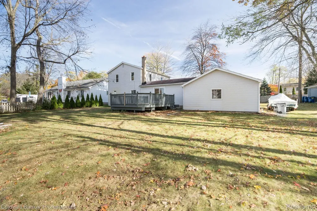 1290 Bablon Drive White Lake Charter Township MI 48386