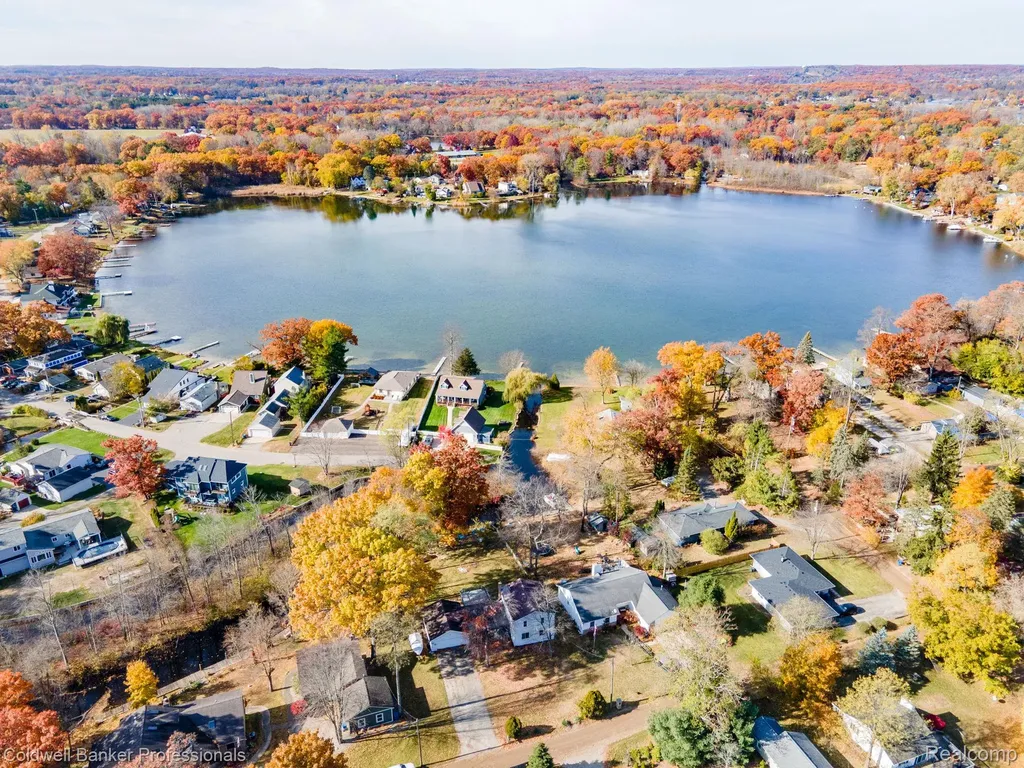 1290 Bablon Drive White Lake Charter Township MI 48386