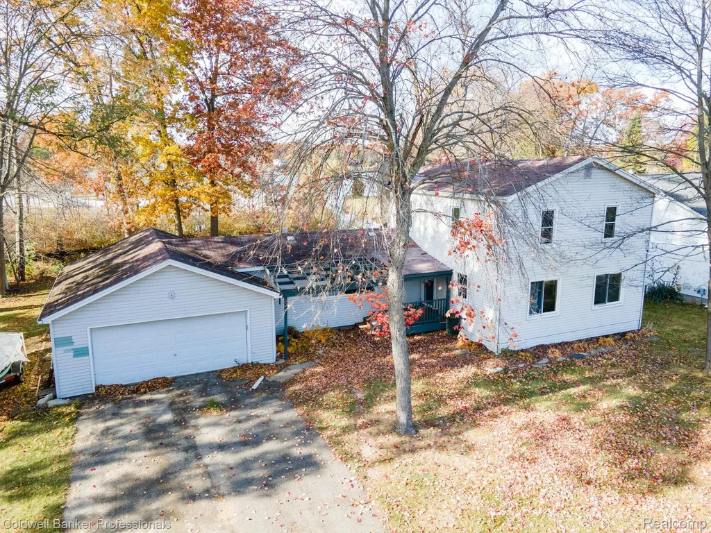 1290 Bablon Drive White Lake Charter Township MI 48386