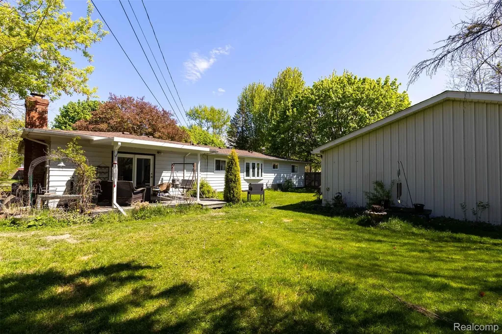 1227 N Jackson Street Lapeer City MI 48446