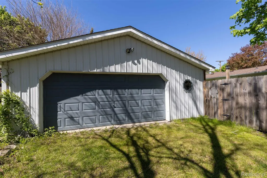 1227 N Jackson Street Lapeer City MI 48446