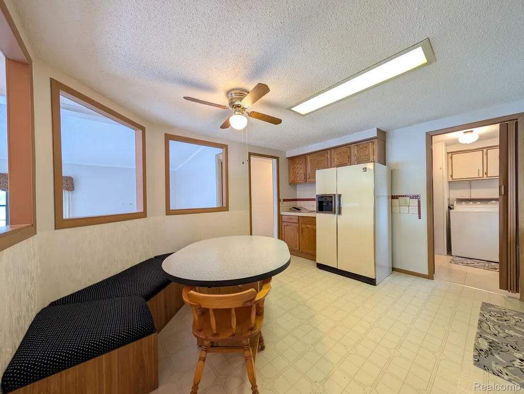 3072 E Bay Drive Fenton City MI 48430