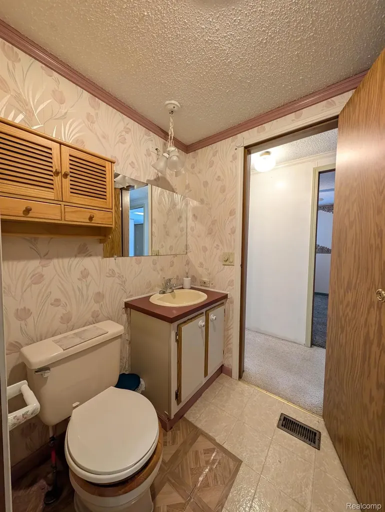 3072 E Bay Drive Fenton City MI 48430