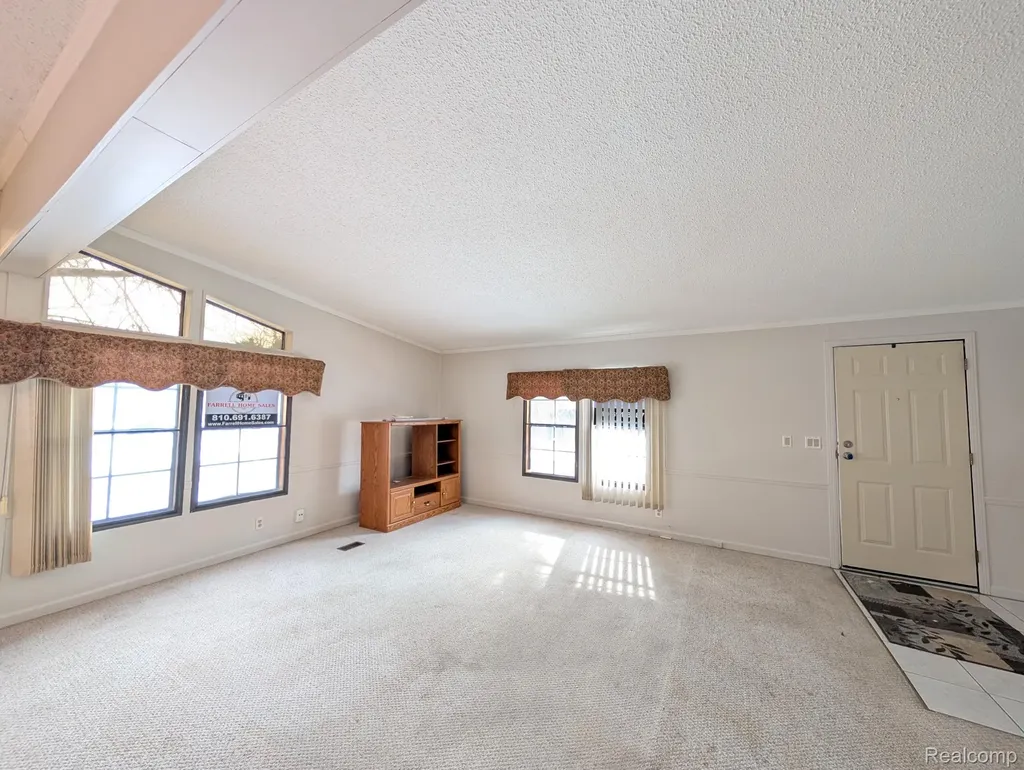 3072 E Bay Drive Fenton City MI 48430