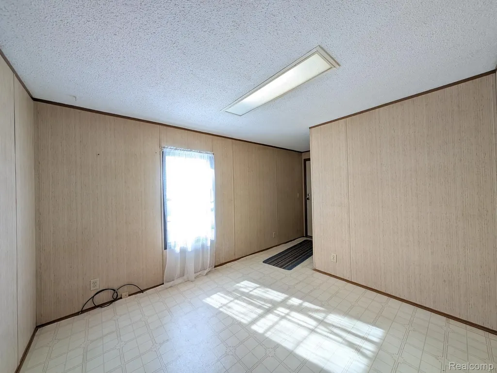 3072 E Bay Drive Fenton City MI 48430