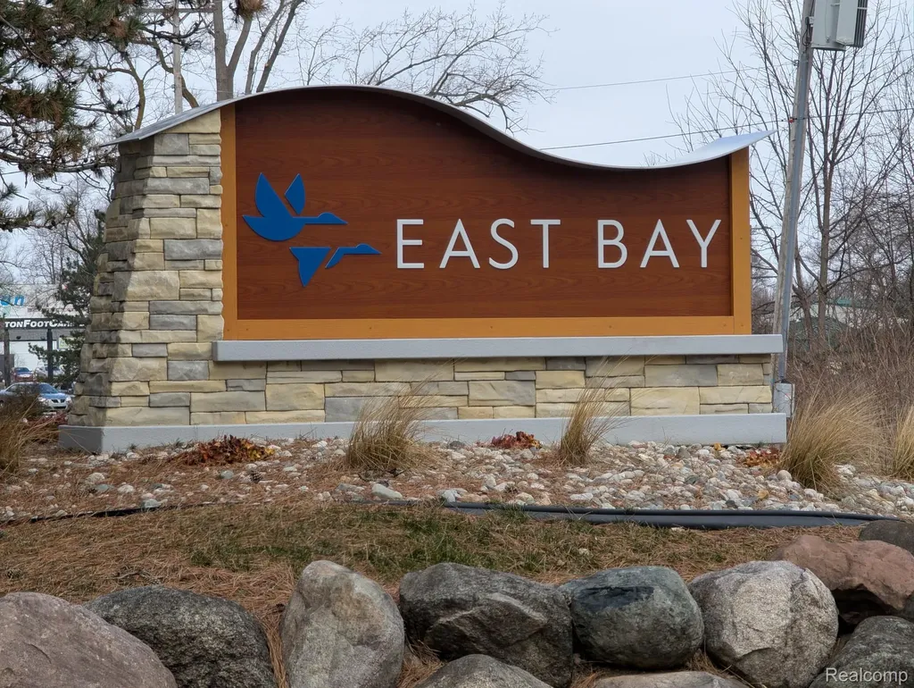 3072 E Bay Drive Fenton City MI 48430