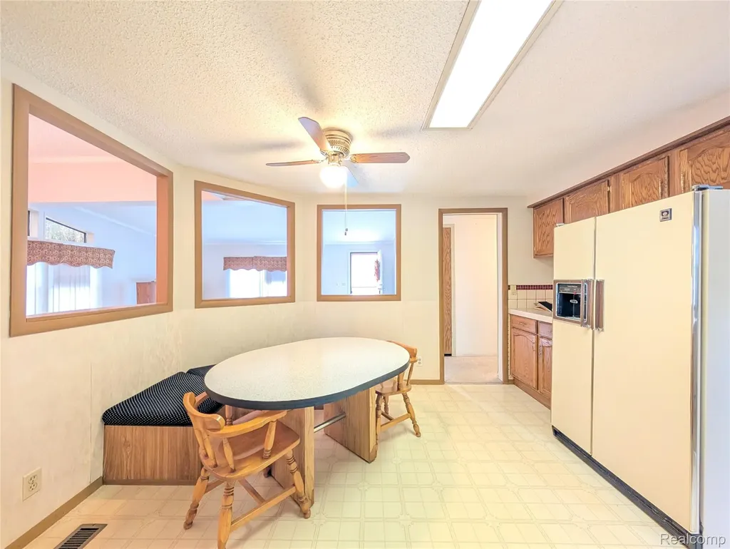 3072 E Bay Drive Fenton City MI 48430