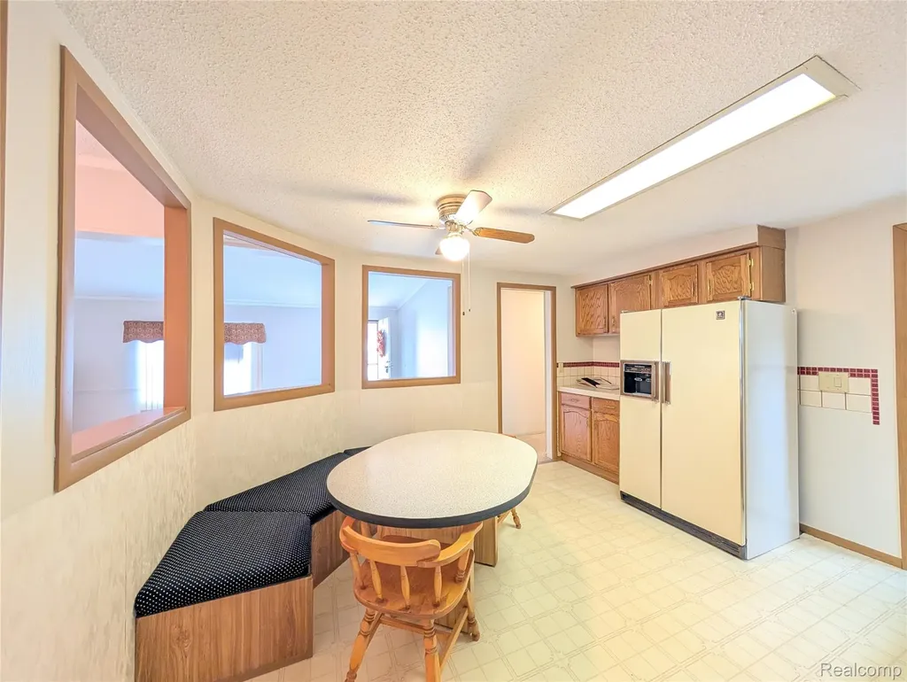 3072 E Bay Drive Fenton City MI 48430