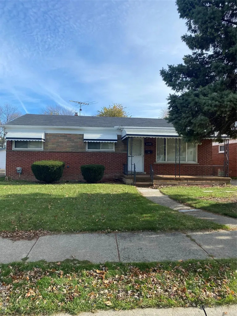 24572 Rosalind Avenue Eastpointe City MI 48021