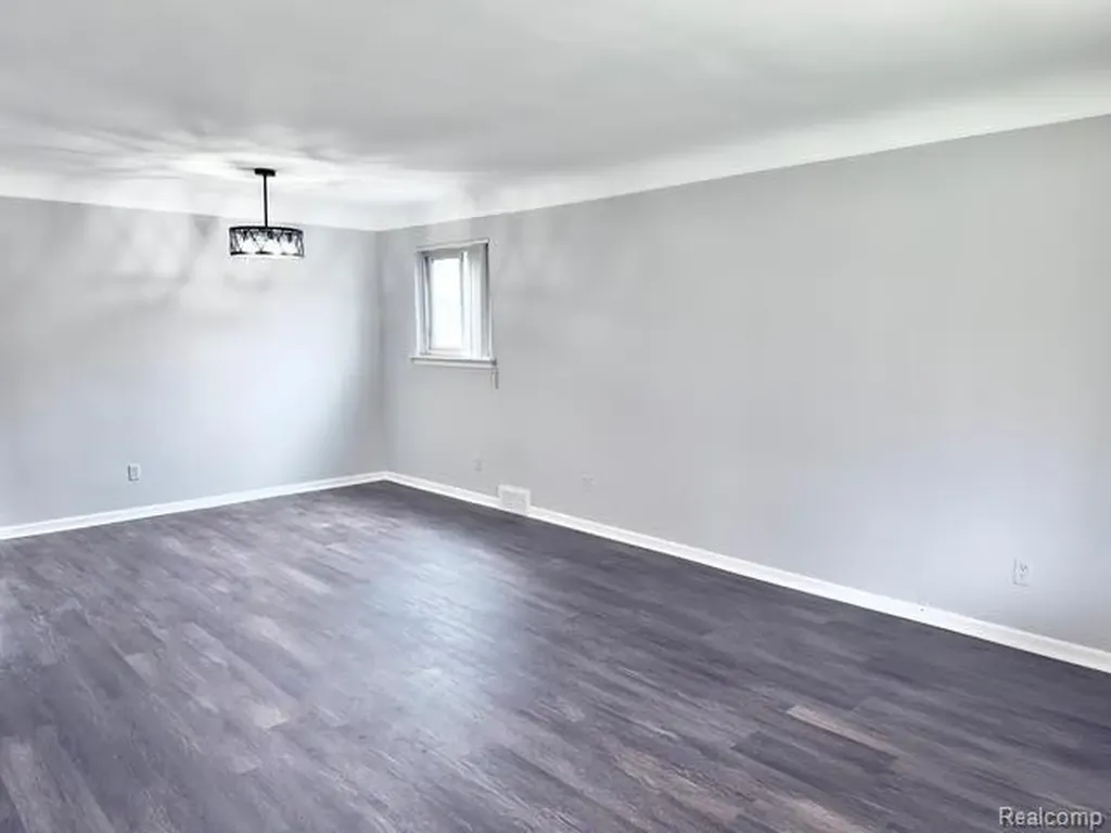 24572 Rosalind Avenue Eastpointe City MI 48021