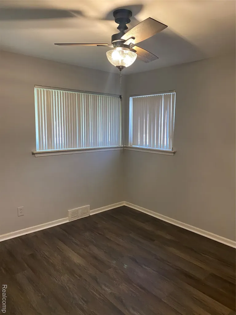 24572 Rosalind Avenue Eastpointe City MI 48021