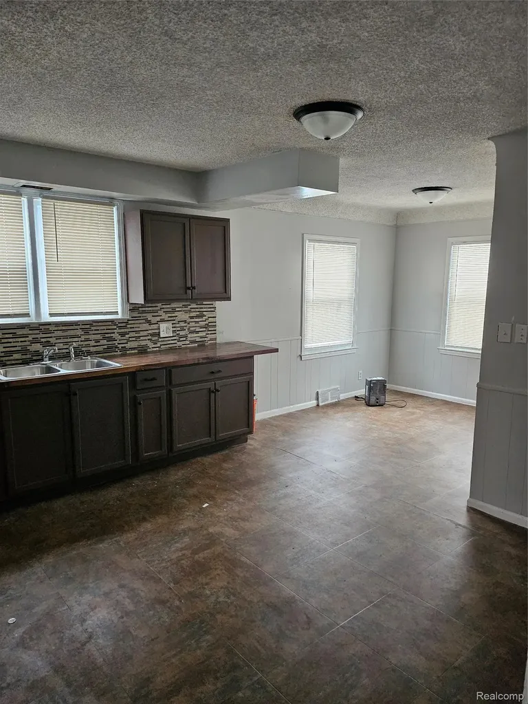 11627 Grayton Street Detroit City MI 48224