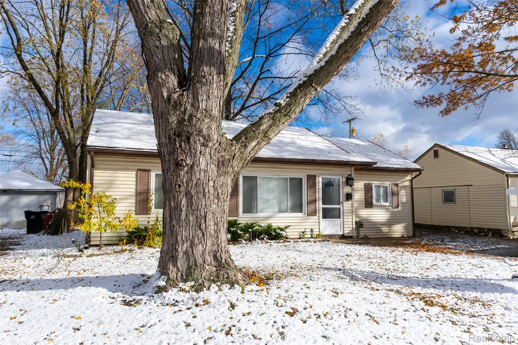 26750 Belanger Street Roseville City MI 48066